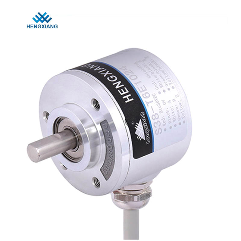 How does the wide voltage range enhance the adaptability of incremental optical encoders?
